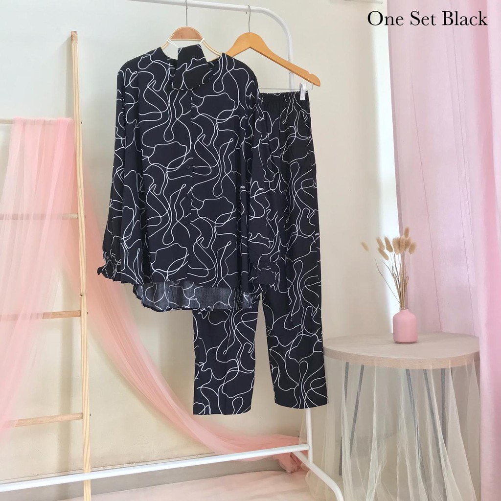 

ONE SET Black