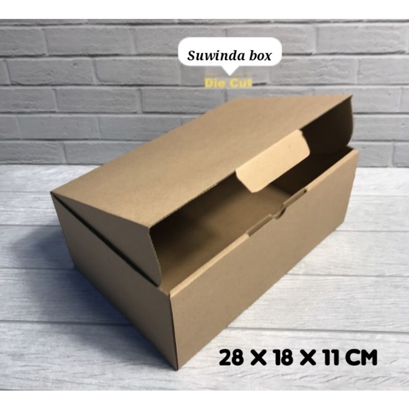 

Kardus uk. 28x18x11 cm.... box karton model pizza U/ aksesoris-dll