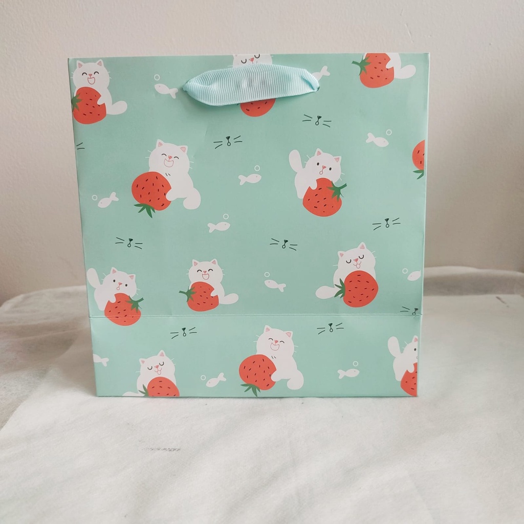 

Paper Bag Premium Sky Blue Motif Kucing Strawberry