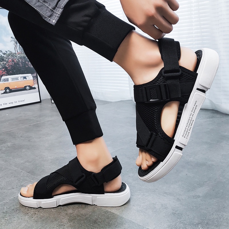 [ COD + Kirim Hari ini ]  Sandal Gunung Pria Sandal Kasual Pria Sandal pria gaya Jepang Sepatu Sandal Pria Sandal Pria Sandal Cowok Kekinian Tali Belakang Yang Bisa Dilepas Sandal Pria Sandal Karet Impor Baru Sandal Fashion Pria Sandal Sport （Unisex）