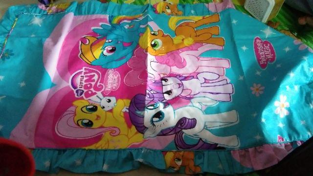 Sarung Bantal Cinta Karakter 40x100 Jumbo ( 1 Kg Bisa 13 Pcs )