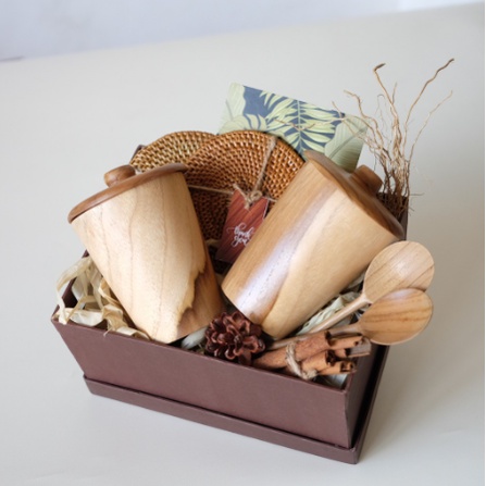 

HOMIE Hampers Pernikahan Velly 02 / Birthday Gift Box / Hampers Wedding