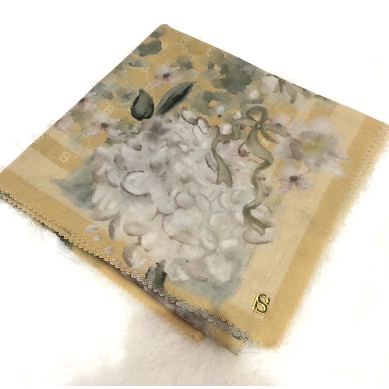 Buttonscarves Hydrangea Jaune preloved