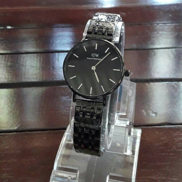 JAM TANGAN DANIEL WELLINGTON RANTAI BLACK UDAH PAKAI BOX KANCING