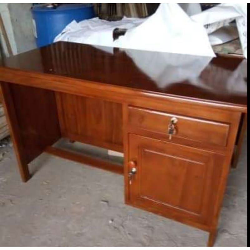 meja kantor/meja setengah biro