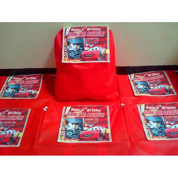 

Free Desain TAS SPUNBOND RANSEL Custom VT Souvenir Ultah Anak Unik Goodie bag goody harga murah