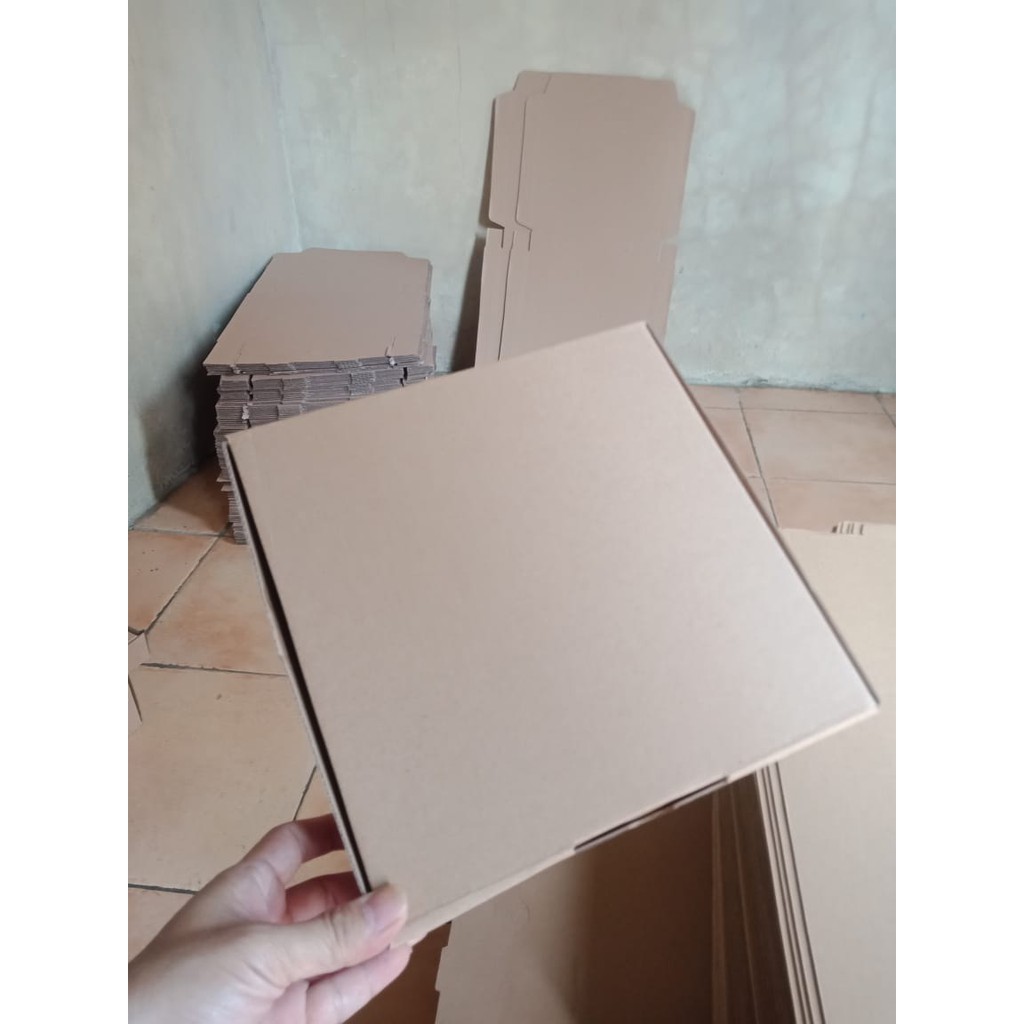 

BOX KEMASAN PIZZA UK 33X32X4 CM POLOS