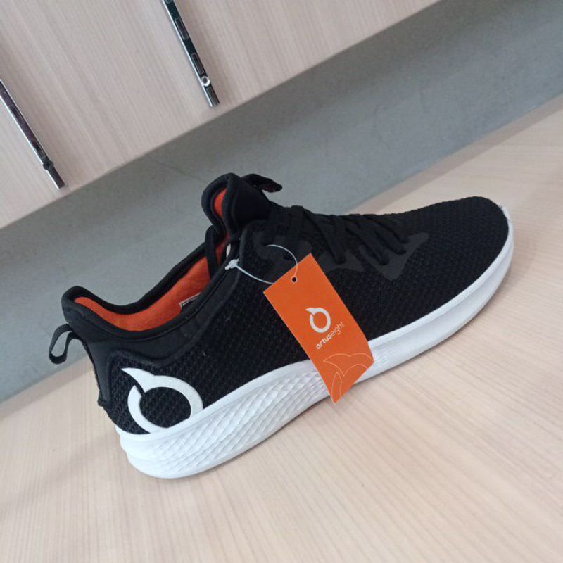Sepatu Running Ortuseight Phyton Black