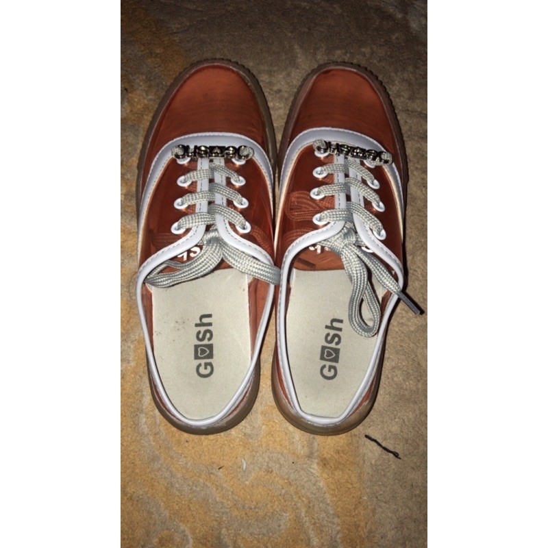 sepatu gosh