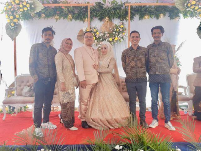 Batik Couple Kebaya Modern Brokat Shofia Tile Mutiara