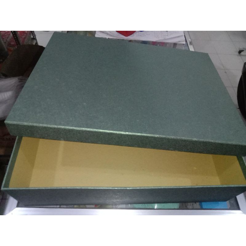 

Kotak kado / Gift box besar ukuran panjang 40 cm