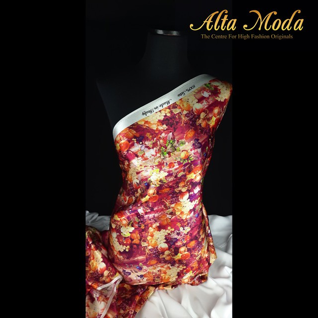 

Alta Moda Printed Silk Sutra Premium Motif Lukis Warna Merah (1M)