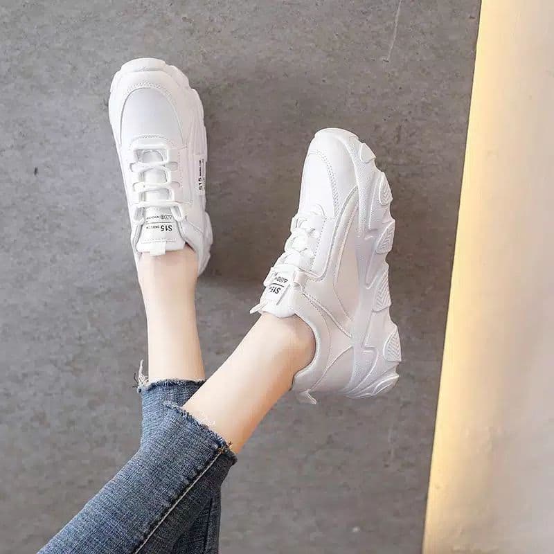 SEPATU SNEAKERS IMPORT Q211