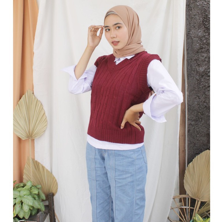 Rompi Vest Delmi | Vest Rompi Cable | Rompi Rajut Wanita