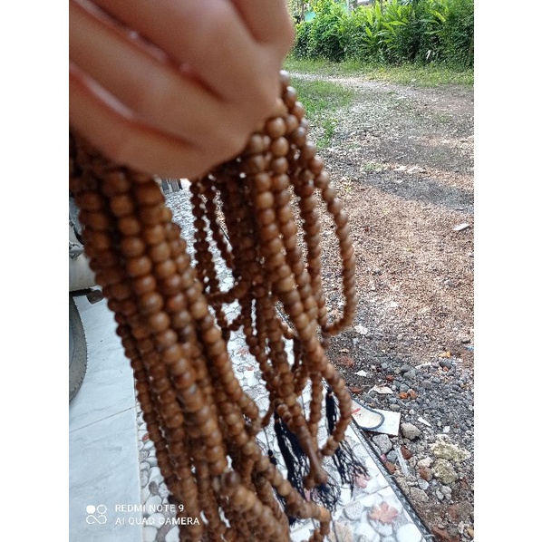 Tasbih gaharu 165butir ukuran 8mm asli gaharu wangi cocok tanpa bahan bahan tambahan alami agar lebih nyaman berdzikir