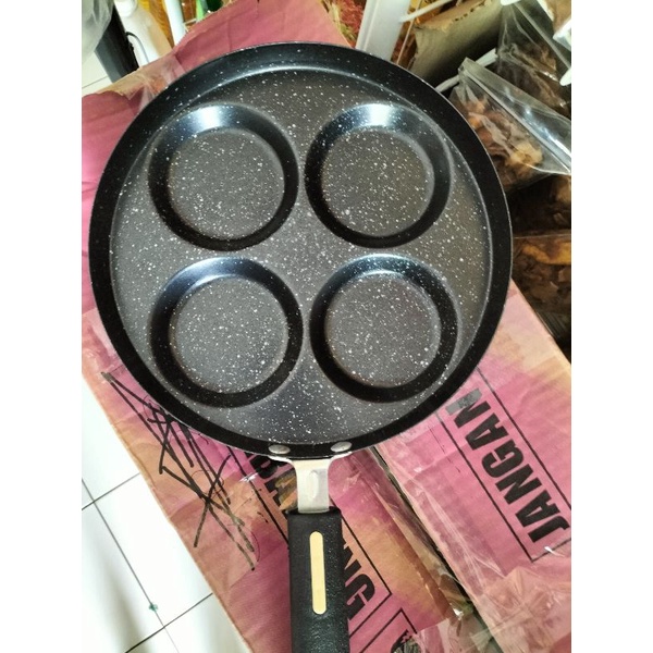 (COD) Panci Penggorengan Telur 4 Lubang / Cetakan Telur 4 lubang / Teflon Pancake