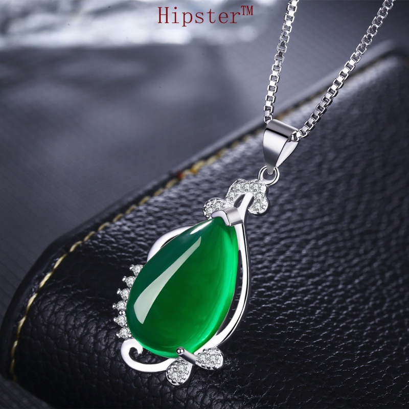 Vintage Classic Emerald Hollowed Fashion Pendant White Gold Necklace