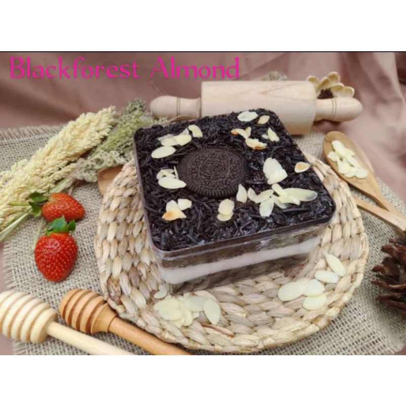 

Dessert blackforest almond box