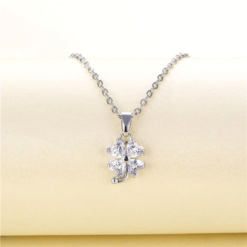 Baja Titanium clover kalung siaran langsung ins online influencer klavikula rantai Jepang dan Korea