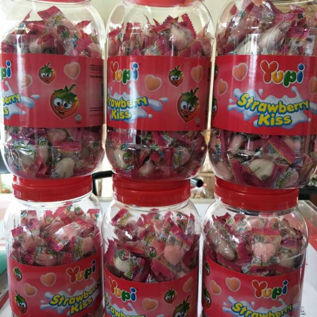 

yupi stroberi strawberry kiss Yuppie kiss-permen-enak-manis-camilan-makanan ringan