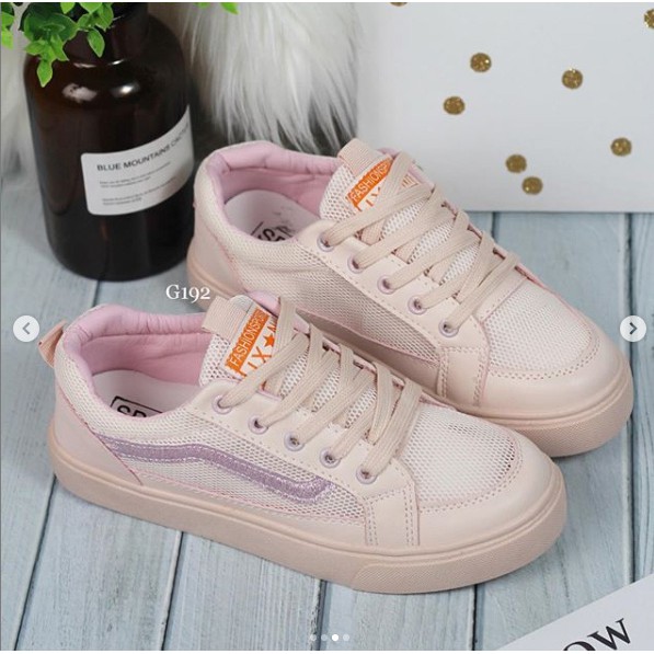 Sepatu sneakers G192