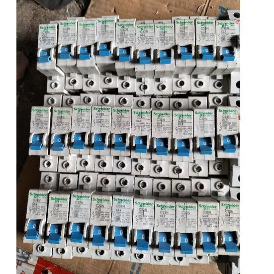 Harga Spesial.. MCB schneider PLN 2A 4Abekas