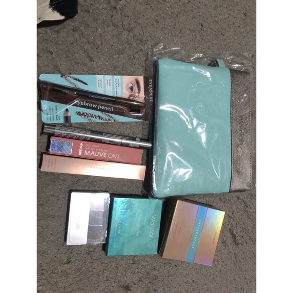 set make up wardah free pouch