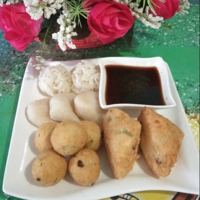 

Pempek ikan tenggiri asli palembang