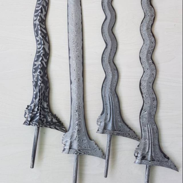 Keris kamrdikan. Sangkelat. Sinom. Dan crobuk