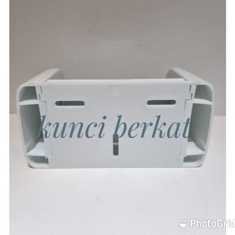 Tempat tissue plastik/Tissue holder/Tempat tisu plastik