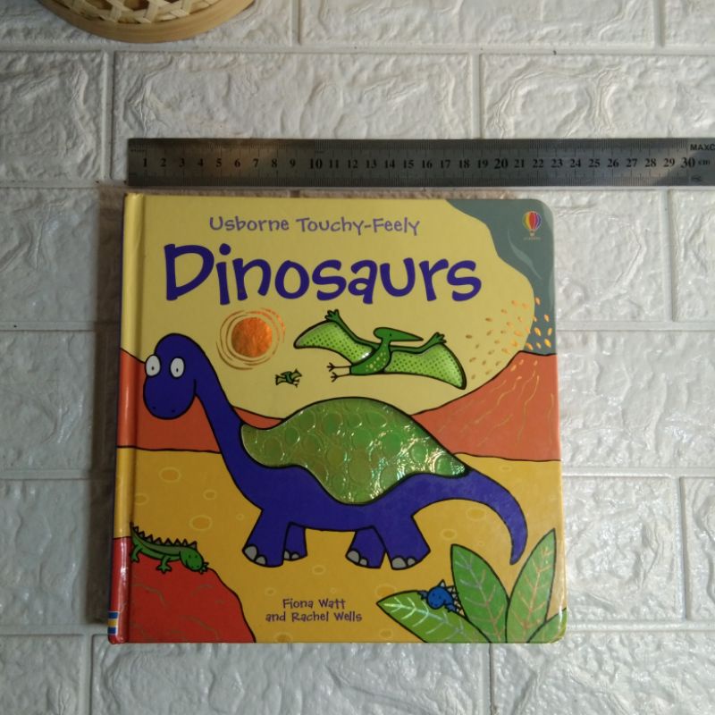 Buku anak boardbook preloved second bekas Usborne Touchy Feely DINOSAURS