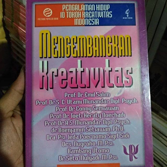 Buku mengembangkan kreativitas pengalaman hidup 10 tokoh kreativitas Indonesia - emil salim dkk