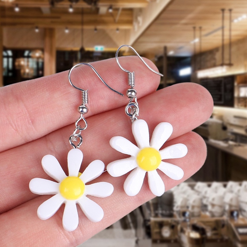 Anting Menjuntai Desain Bunga Matahari Daisy Bahan Akrilik Resin Gaya Korea Untuk Wanita