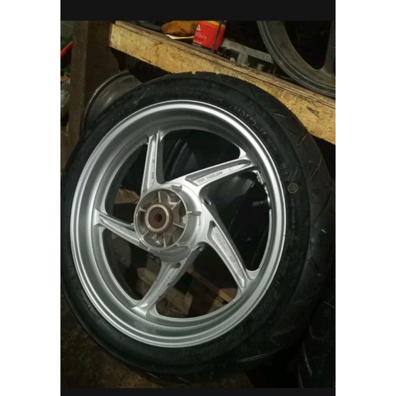 Velg belakang Cbr 250 thailand Original velk belakang Cbr 250 thailand