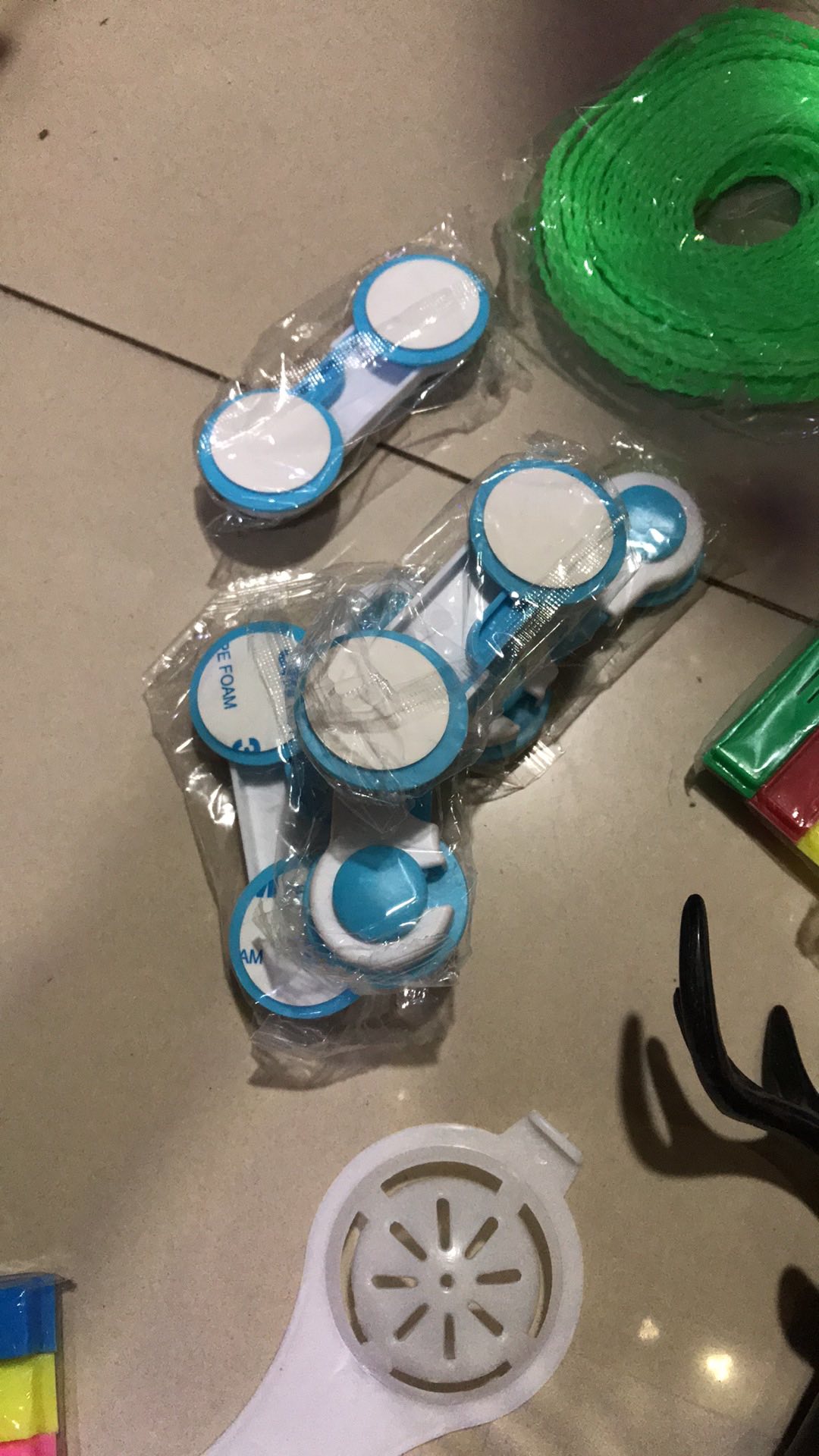 Cod Ready Stock Pengunci Pintu Lemari |  Laci | Pengunci Multifungsi High Quality(1 Kilo Muat 65pcs)