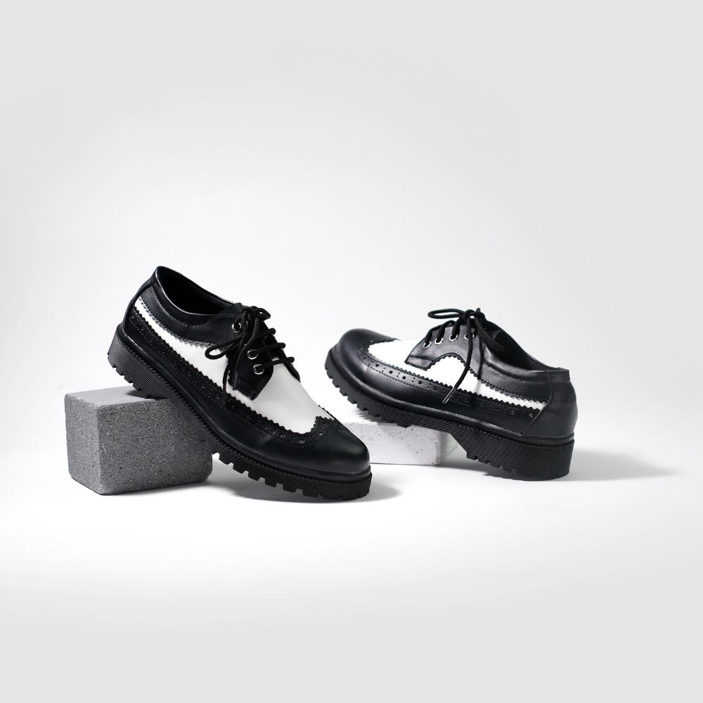 Xcloud x LikeProject Sepatu Formal Docmart Casual Wanita ALANA Black White