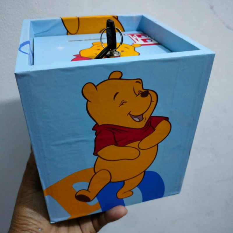 Celengan karakter Winny the pooh