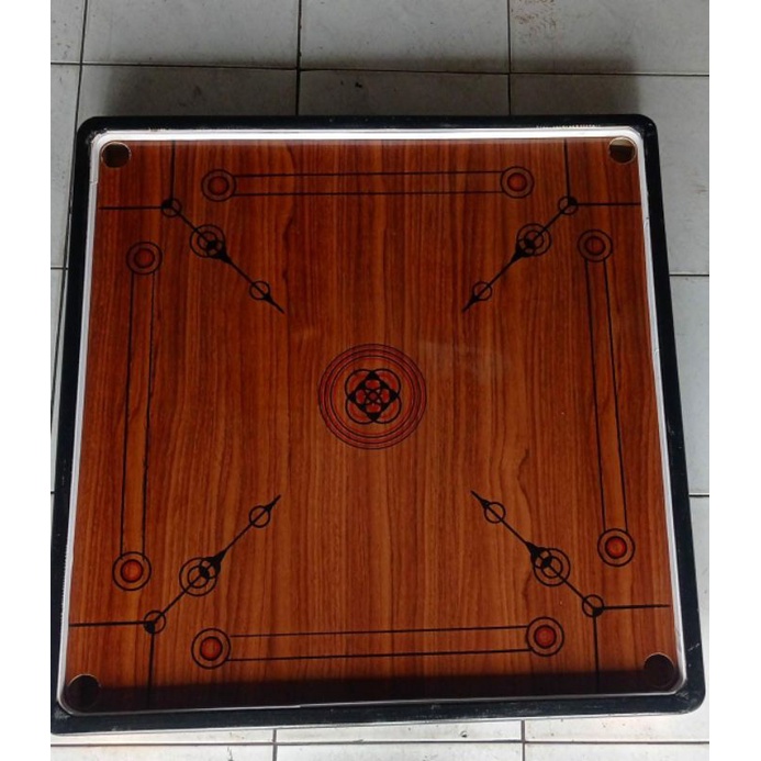 Karambol sedang hadiah kristal dan biji karambol