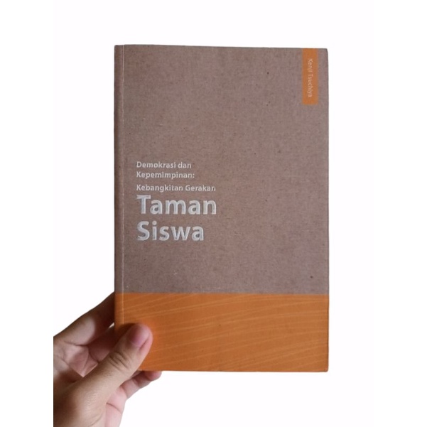 DEMOKRAT DAN KEPEMIMPINAN KEBANGKITAN GERAKAN TAMAN SISWA - KENJI TSUCHIYA