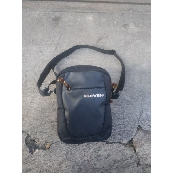 tas selempang Eleven