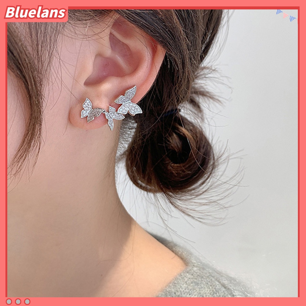 Anting Stud Asimetris Desain Kupu-Kupu 3 Tombol Aksen Berlian Imitasi Untuk Wanita