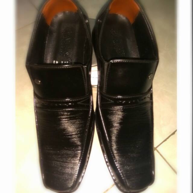 Sepatu pansus kulit (BILLY of switzerland)