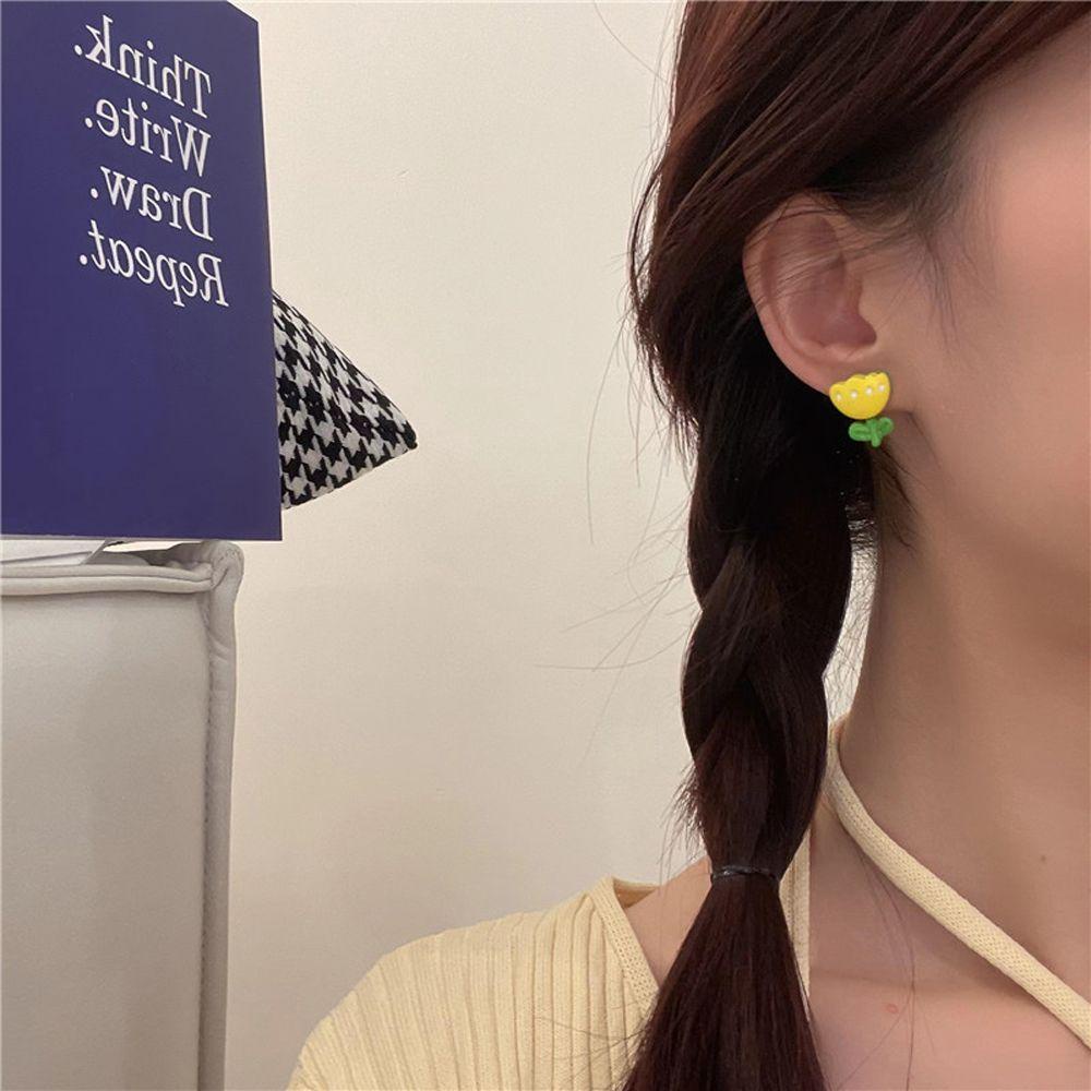 Anting Klip Enamel Bentuk Bunga Gaya Retro Vintage Untuk Wanita