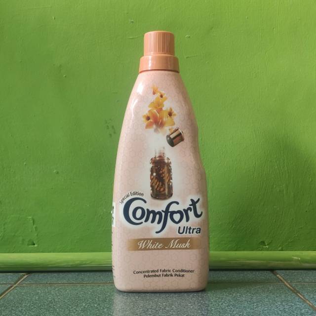 Molto Pelembut Dan Pewangi White Musk Special Edition Comfort Ultra Botol 800ml