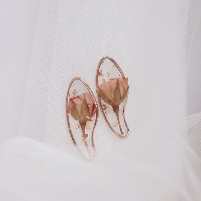 Rosie Earrings - Preseed flower rose & resin earrings
