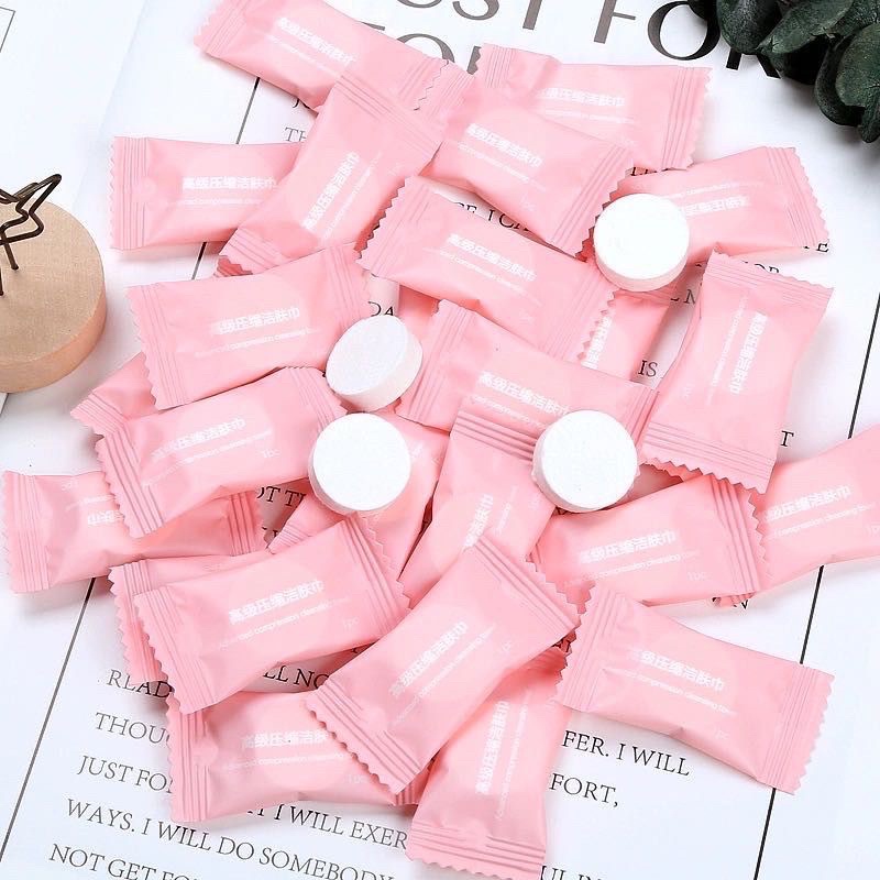 DC - Tissue Handuk Mini Permen Travelling Liburan Kompress Towel Portable