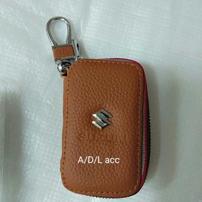 Dompet KULIT Stnk + gantungan kunci MOBIL logo Suzuki warna coklat CREAM MOCA