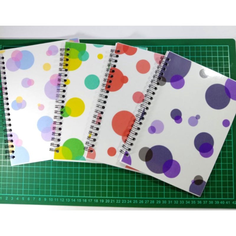 

BUKU CATATAN/ NOTEBOOK SPIRAL A5 COVER POLKADOT