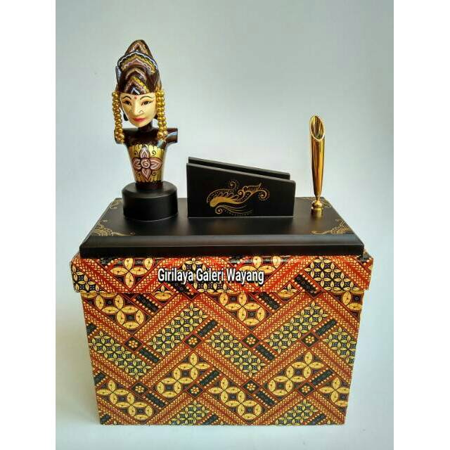 

Tempat pulpen wayang dan kartu nama / Wayang pen holder