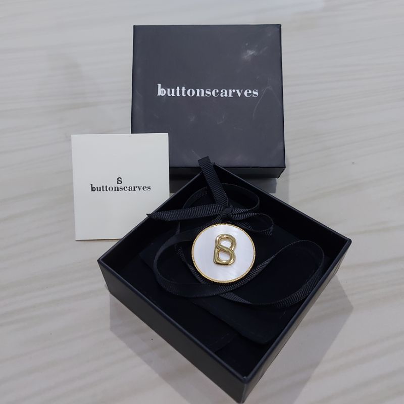 Preloved White Shell Brooch Buttonscarves